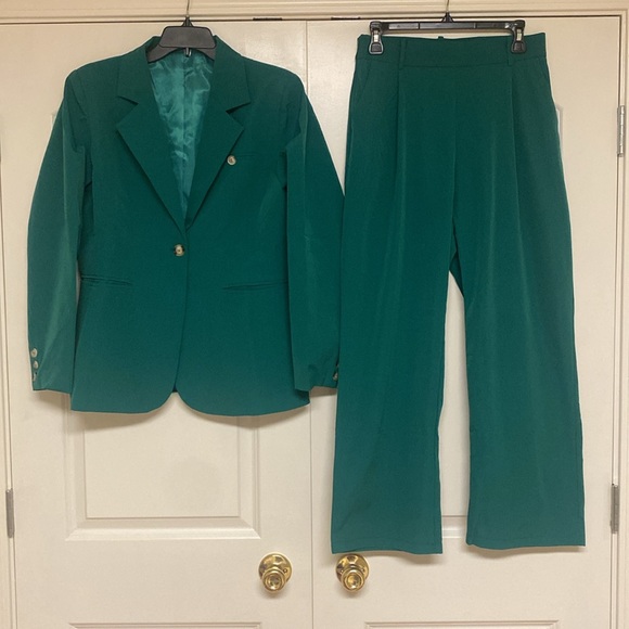Pants suit - Picture 2 of 2